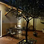 Unika House