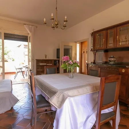 Unika House * לקו