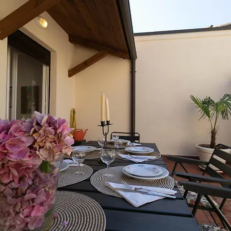 Unika House לקו